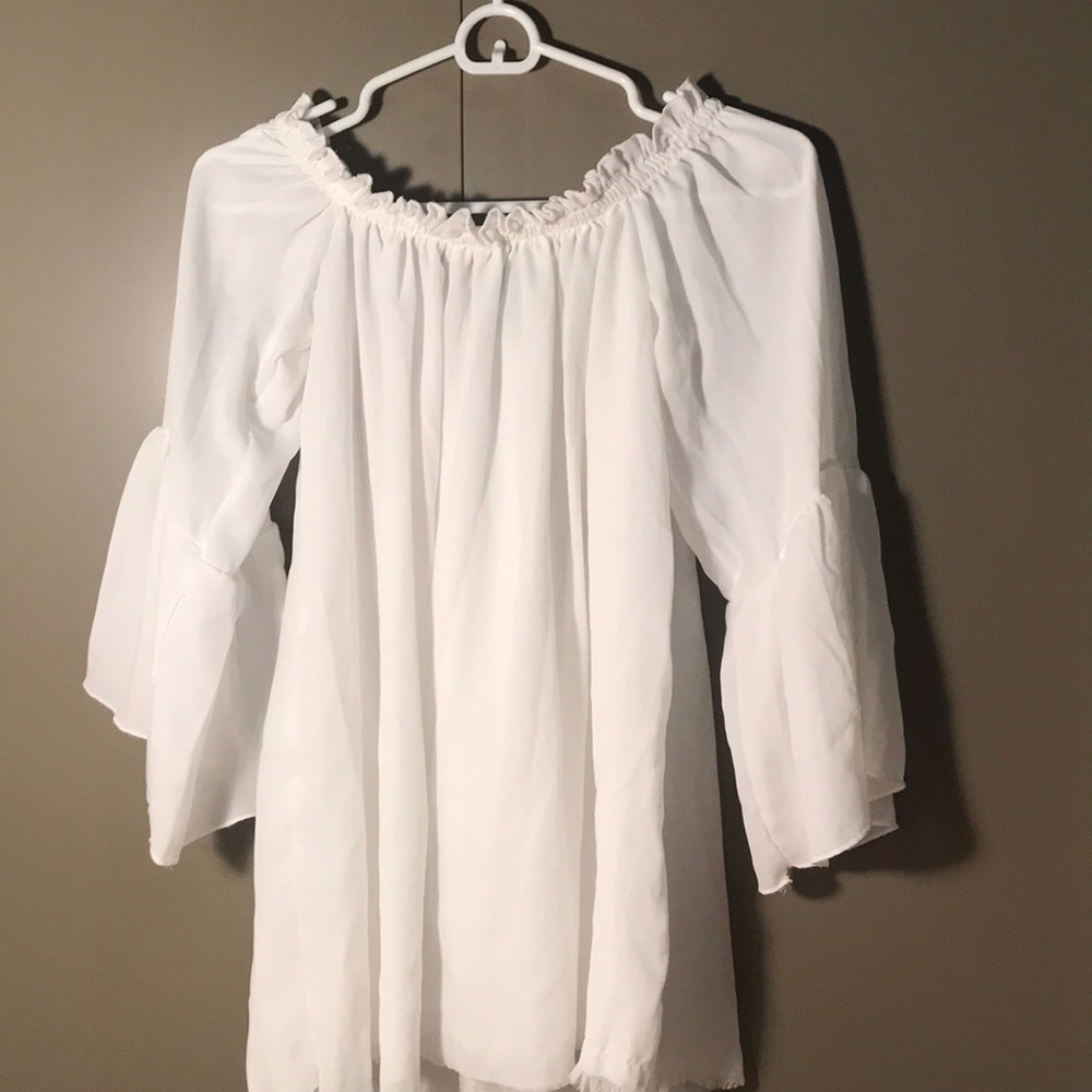 Shoulderless white long sleeve